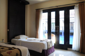 Гостиница Taman Tirta Ayu Pool and Mansion  Kuta